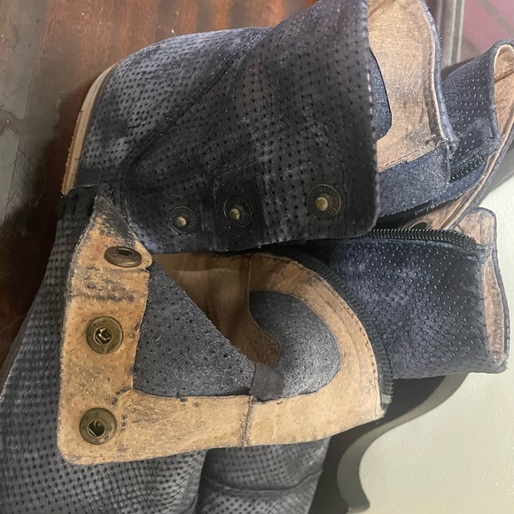 Shoes - Picture 13 of 16